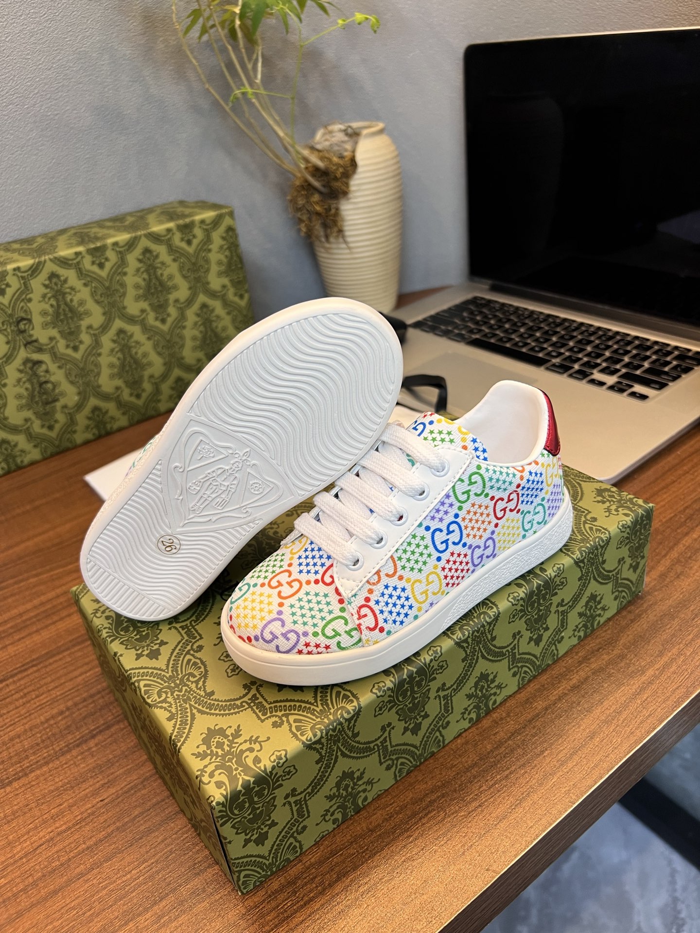 Children's shoes child